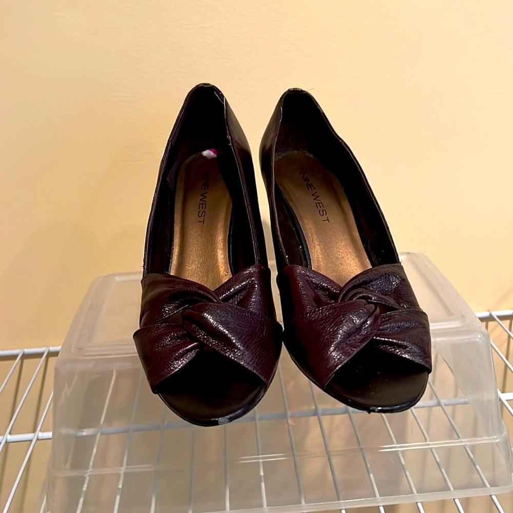 NINE WEST peep toe wedges. Sz. 8.5M